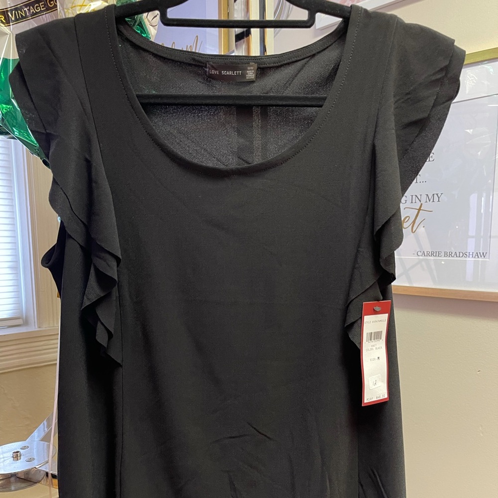 Ruffle shoulder